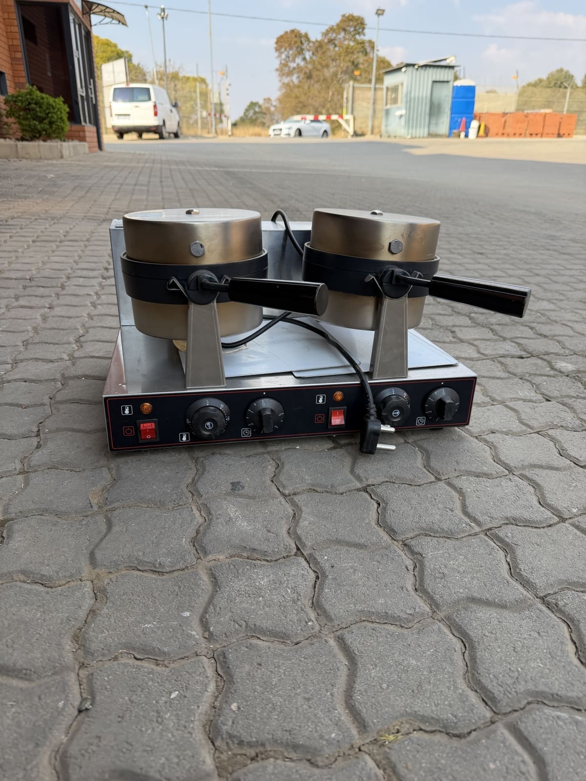 *Demo* Double Belgian Waffle Machine - Slightly Used