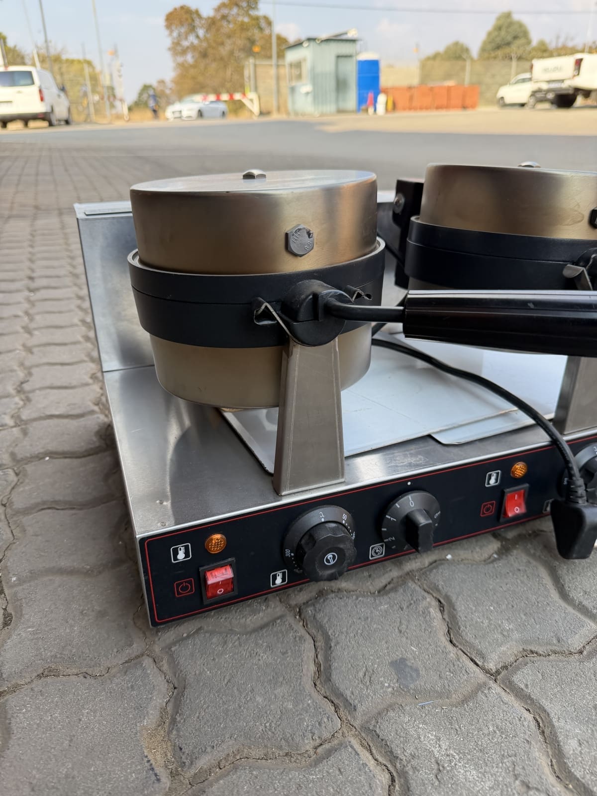 *Demo* Double Belgian Waffle Machine - Slightly Used - Image 3