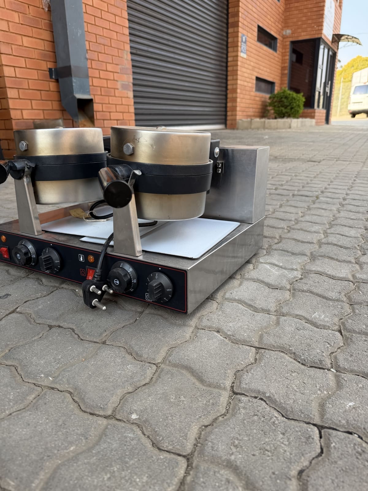 *Demo* Double Belgian Waffle Machine - Slightly Used - Image 4